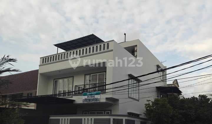 Hunian Terletak Di Palem Lestari , 3 Lantai , Hook, Murah, Lokasi Strategis Dekat Mall Green Sedayu, Dan Sekolah Kanaan , Kairos