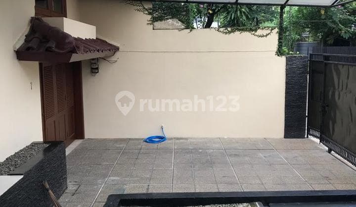 Disewakan Rumah 4 + 1 Kamar 250m2 Di Pondok Indah Jakarta Selatan