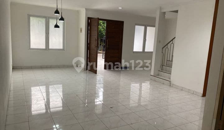Disewakan Semi Furnished Rumah Kawasan Daan Mogot Baru, Jakarta Barat