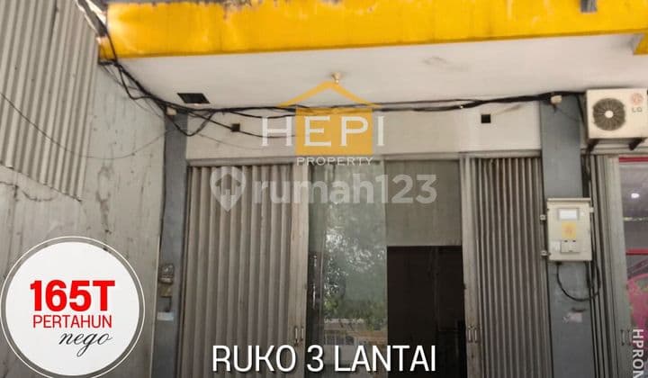FOR RENT: 3-STORY SHOPHOUSE IN THE CENTER OF SEMARANG CITY