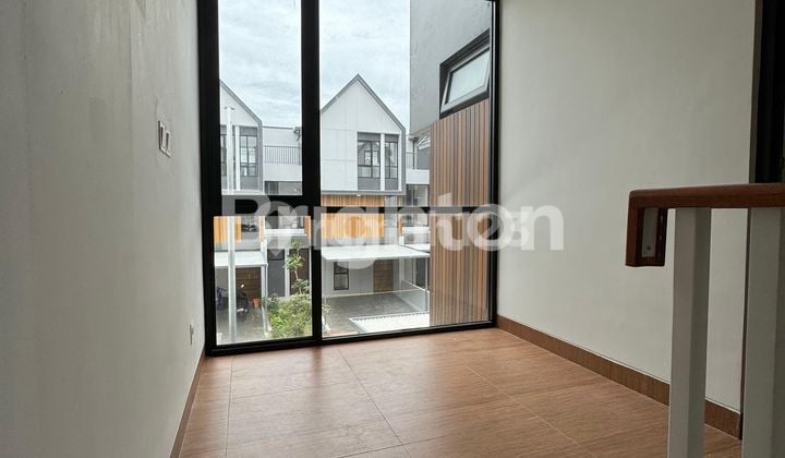 rumah minimalis baru dibangun dengan kamar di atap di perumahan eksklusif bonus 2 AC baru