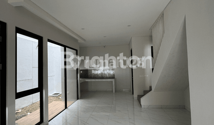 Rumah masih baru belum pernah ditempati 2.5 lantai bonus ac 2 pcs