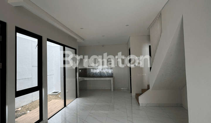 Rumah masih baru belum pernah ditempati 2.5 lantai bonus ac 2 pcs