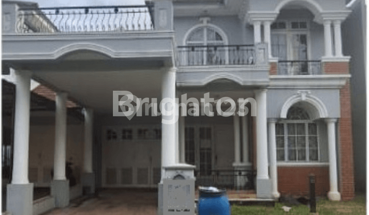 Rumah 2 lantai mewah disewakan dengan beberapa furniture masih terawat