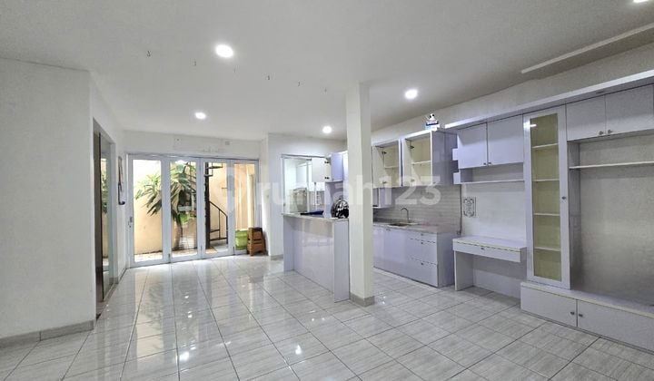 Disewa Rumah 2 Lantai Siap Huni di Serenade Lake Gading Serpong