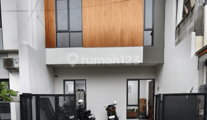 Dijual Rumah 2 Lantai Siap Huni di Nusaloka BSD City