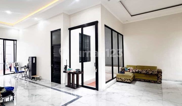 Dijual Rumah Mewah 2 Lantai Siap Huni di Villa Melati Mas