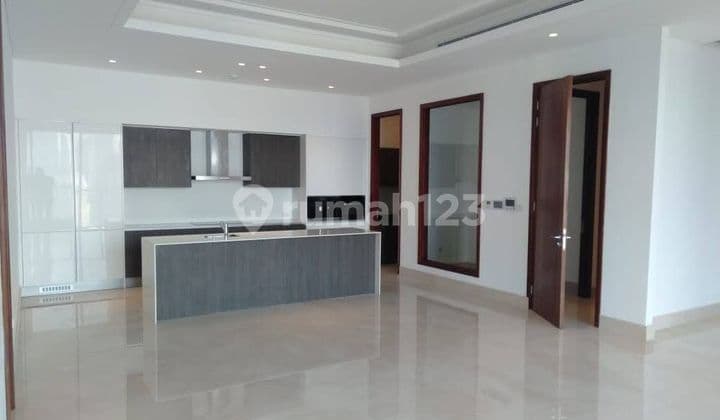 Regent Residences Apartment 3 Bedrooms Semi-Furnished 251m2