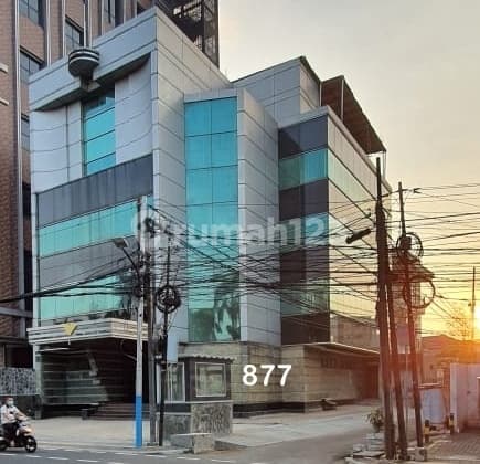 For Rent 4-Story Building with 550 M Land Area and 1300 M2 Building Area