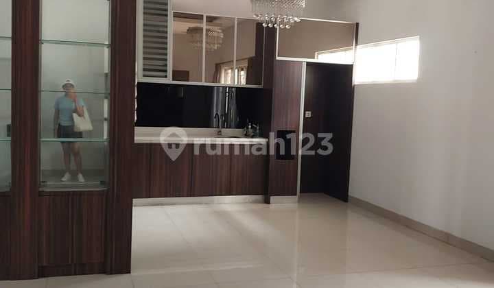 Disewa Rumah Garden House 6 Br Jakarta Utara