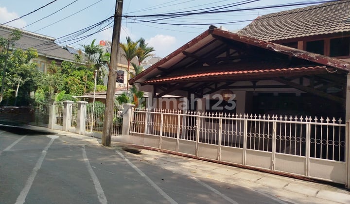 Rumah Tebet Gudang Peluru Siap Huni Akses Jalan 3 Mobil