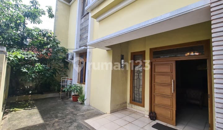 Rumah 2 Lantai Siap Huni Area Tebet Jalan 2 Mobil