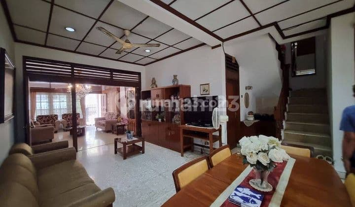 Rumah Bagus Siap Huni 2 lantai di Area Tebet