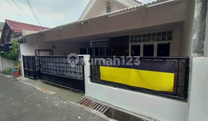 Rumah Siap Huni Area Tebet Jalan 1 Mobil
