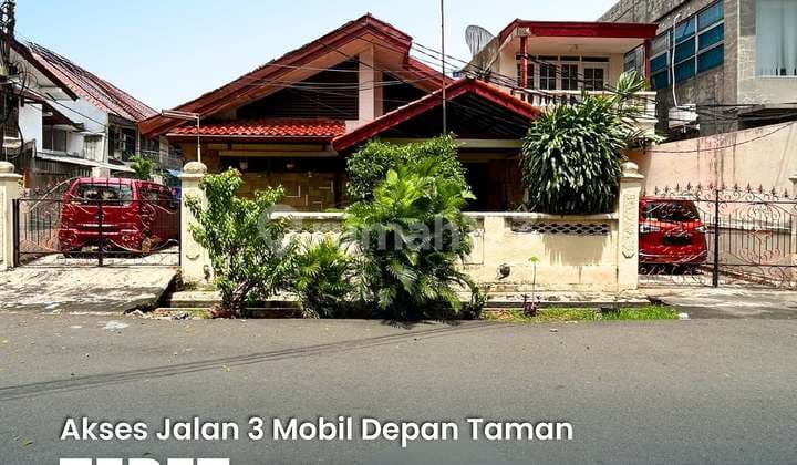 Rumah Tebet Jalan 3 Mobil Depan Taman