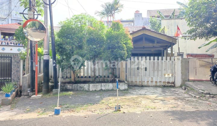 Rumah Hitung Tanah Kebayoran Baru Akses Jalan Lebar