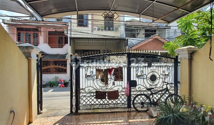 Quick Sale. 2-story house in West Jakarta.