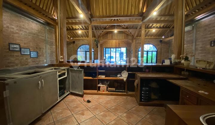 Disewakan Bangunan Usaha Ex Resto Semi Furnish Didekat Seturan