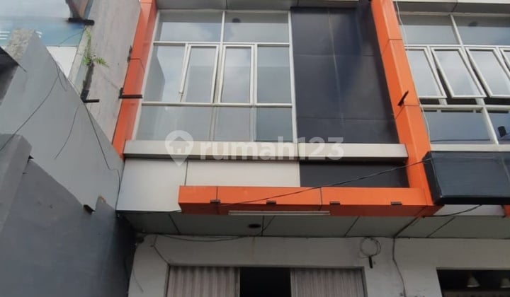 Dijual Ruko 3 Lantai Area Komersil Jl Godean