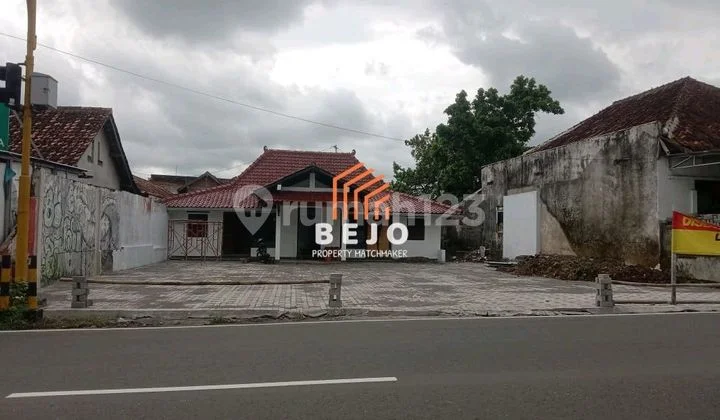 Commercial Building for Rent on the Side of Kaliurang Street Commercial Building for Rent on the Side of Kaliurang Street