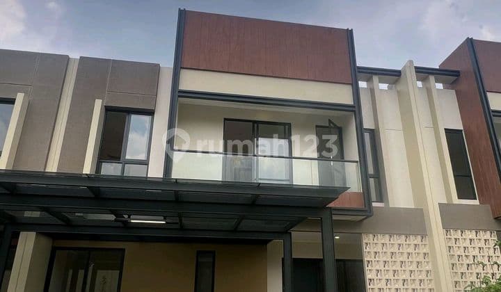 Ready-to-Occupy New House, Large Main Road, Carson, Gading Serpong.