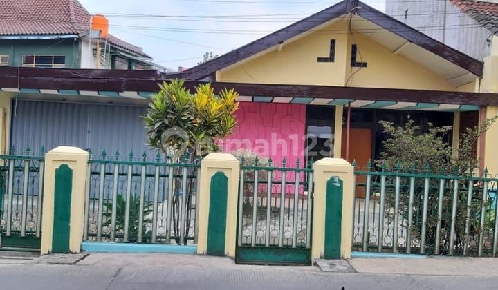 Rumah Adem Lokasi Pinggir Jalan di Sirnagalih, Cibeunying