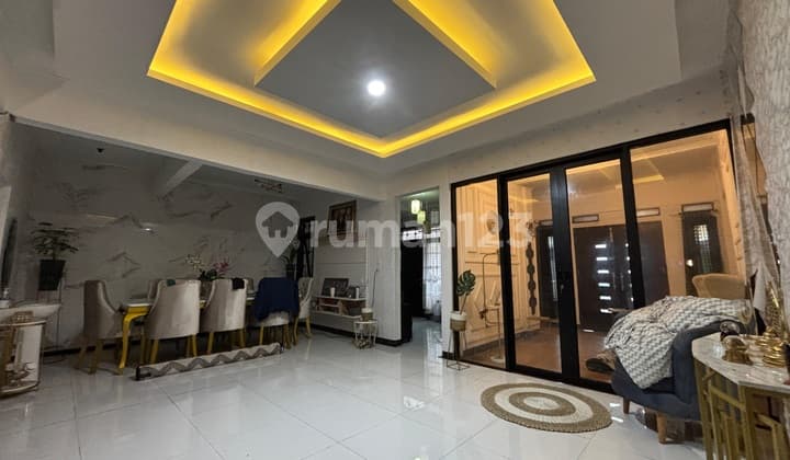 Rumah 3 Lantai Mewah dan Banyak Fasilitas di Permata Kopo