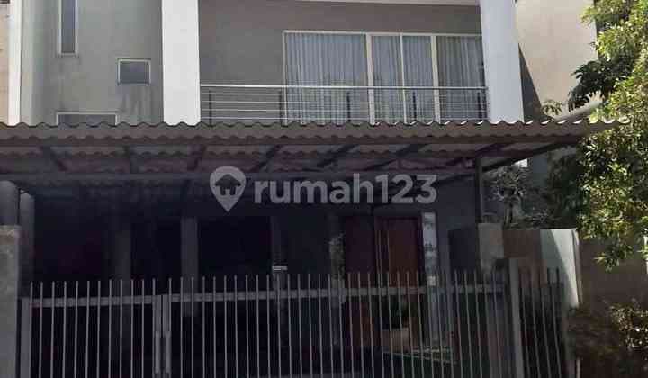 Minimalist House Graha Family West Surabaya