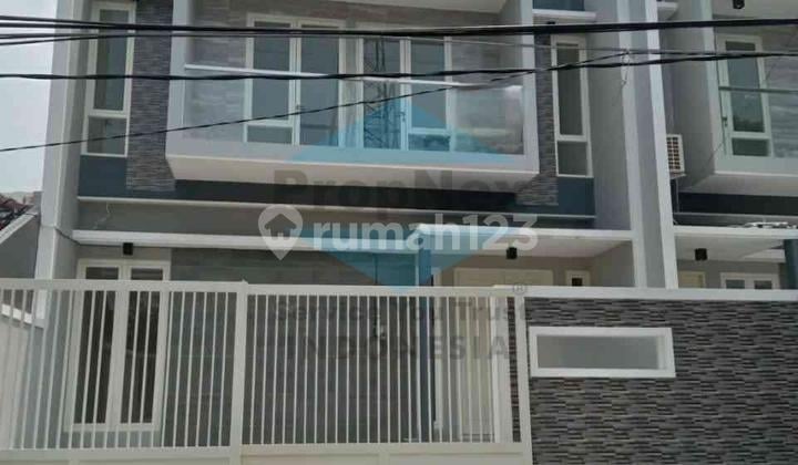 Gress Rumah Scandinavian Raya Manyar Tirtomoyo Surabaya Timur
