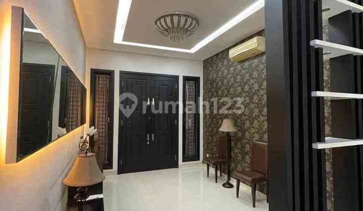Rumah Modern Virginia Regency Pakuwon City