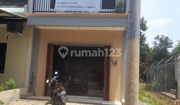 New shop house, 2 floors, flood-free, for business and office use.