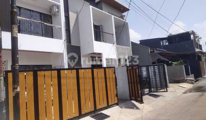 Rumah Bagus Unfurnished SHM Bekasi Barat, Bekasi
