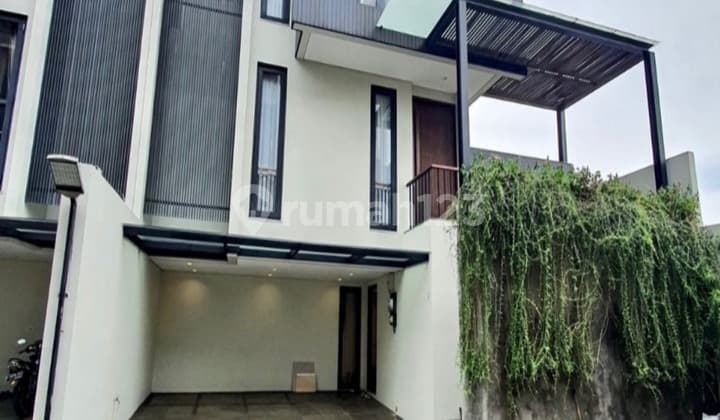 Rumah 3 Lantai Bagus Semi furnished Cilandak Jakarta Selatan