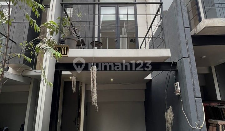 Nice Modern 2.5 Story House in Jagakarsa, South Jakarta