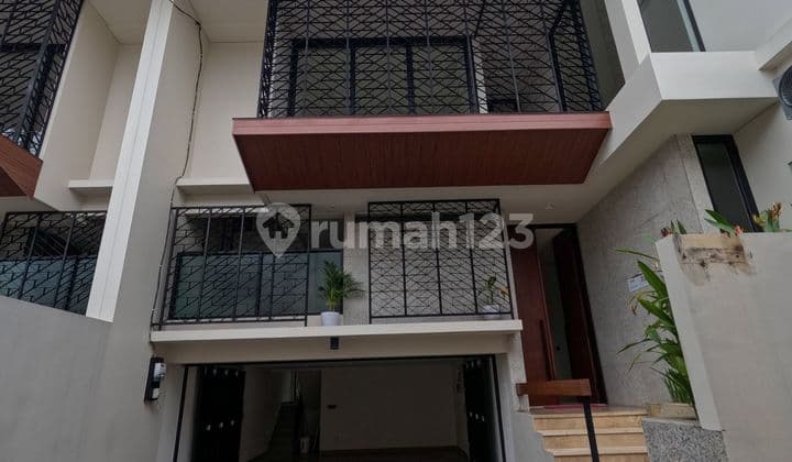 Turun Harga Rumah Modern Minimalis di Kemang Jakarta Selatan