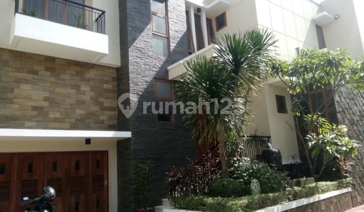 For Rent Townhouse Besar Siap Huni di Kemang Jakarta Selatana