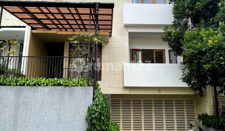 Rumah Modern Minimalis 3 Lantai Bagus di Kemang Dalam Townhouse