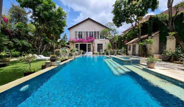Villa Patitenget Seminyak Kuta