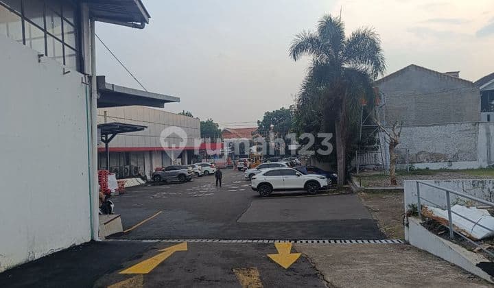 Ruang Usaha Daerah Ramai di Mainroad Cimahi