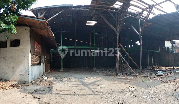 Gudang tua hitung tanah di Main road soekarno hatta