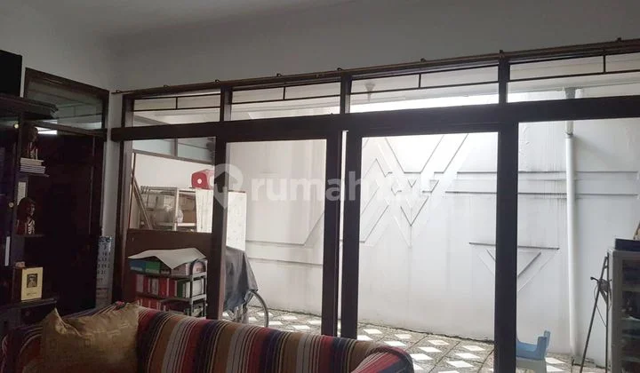Rumah Terawat di Singgasana Pradana Depan