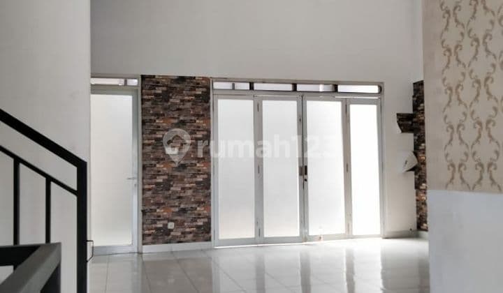 Rumah minimalis 2 Lantai di Sayap cigadung