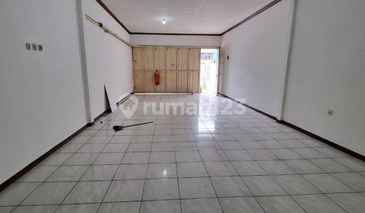 Ruko 3 lantai siap huni di mainroad PETA