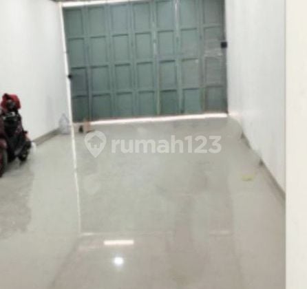 Ruko baru lokasi mainroad siap huni di Holis