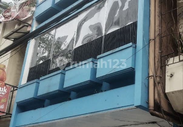 Ruko 3 Lantai Siap Huni Di Kebon Jati