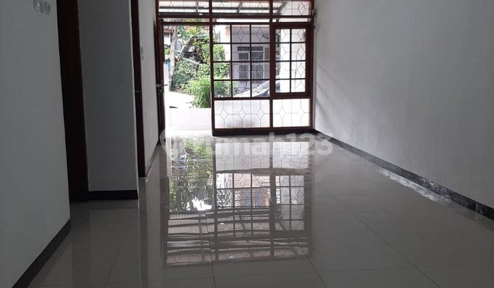 Rumah 2 Lantai Full Renov di Tki 2 Siap Huni