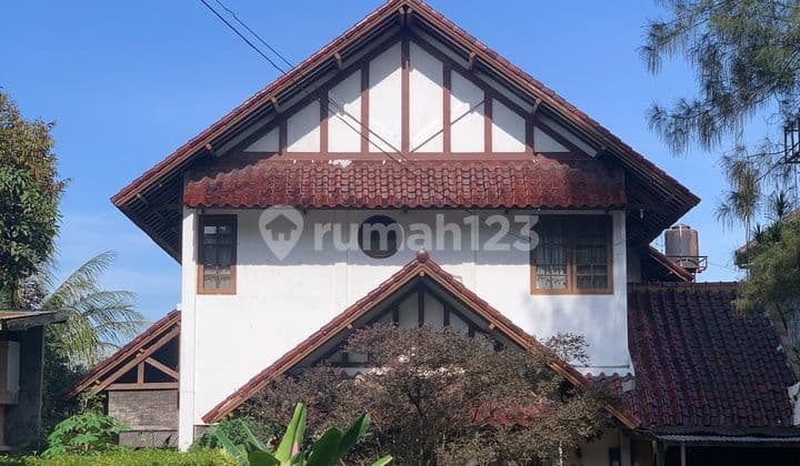 Rumah Villa Gaya Jerman Siap Huni di Sayap Dago