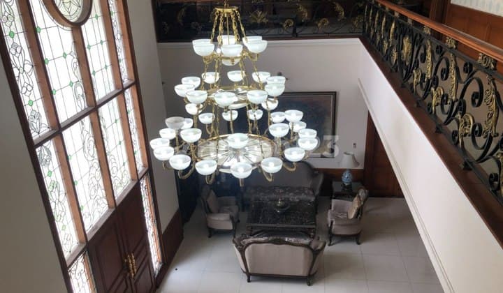 Luxury Classic Home Complete With Pool Ready to Occupy in Batununggal