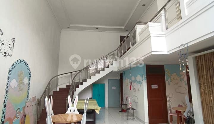 Rumah Mewah Classic Serba Guna Di Sayap Rajawali