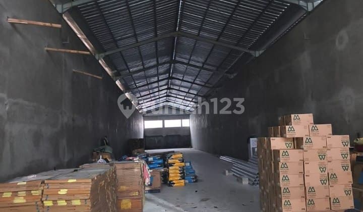Gudang 650 M Baru Bagus Kokoh di Kopo Bihbul.